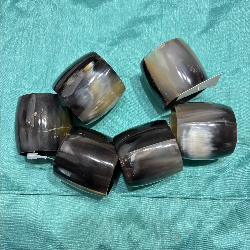 Set of 6 Polished Horn Napkin Rings — Black & Brown Tones